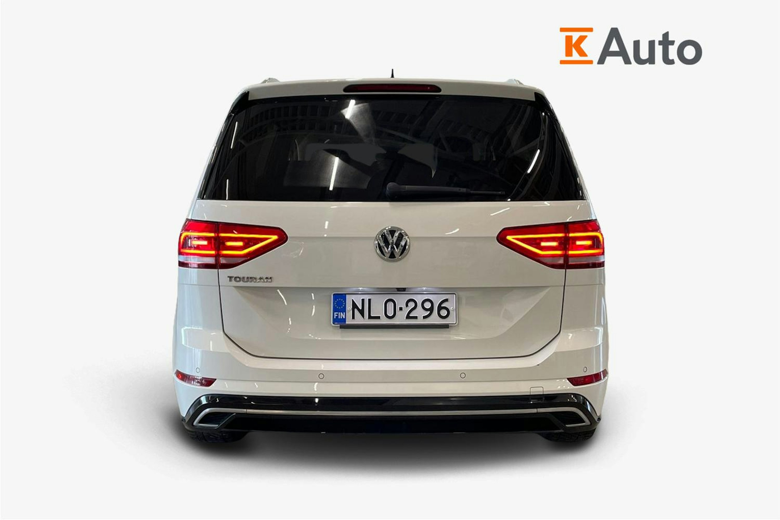 valkoinen Volkswagen Touran 2019 kuva 3.