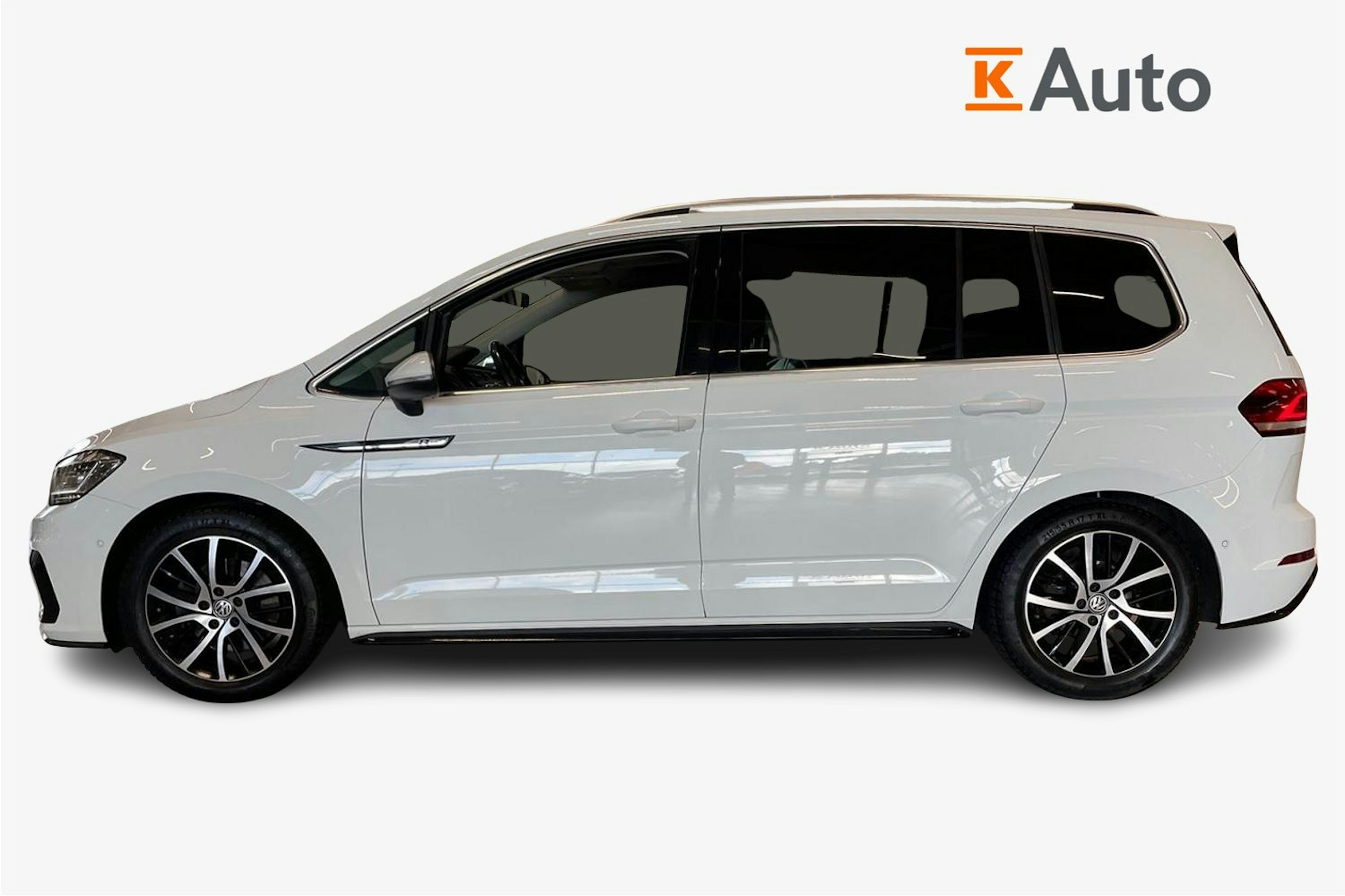 valkoinen Volkswagen Touran 2019 kuva 6.