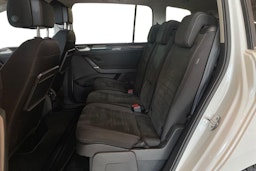 valkoinen Volkswagen Touran 2019 kuva 10.