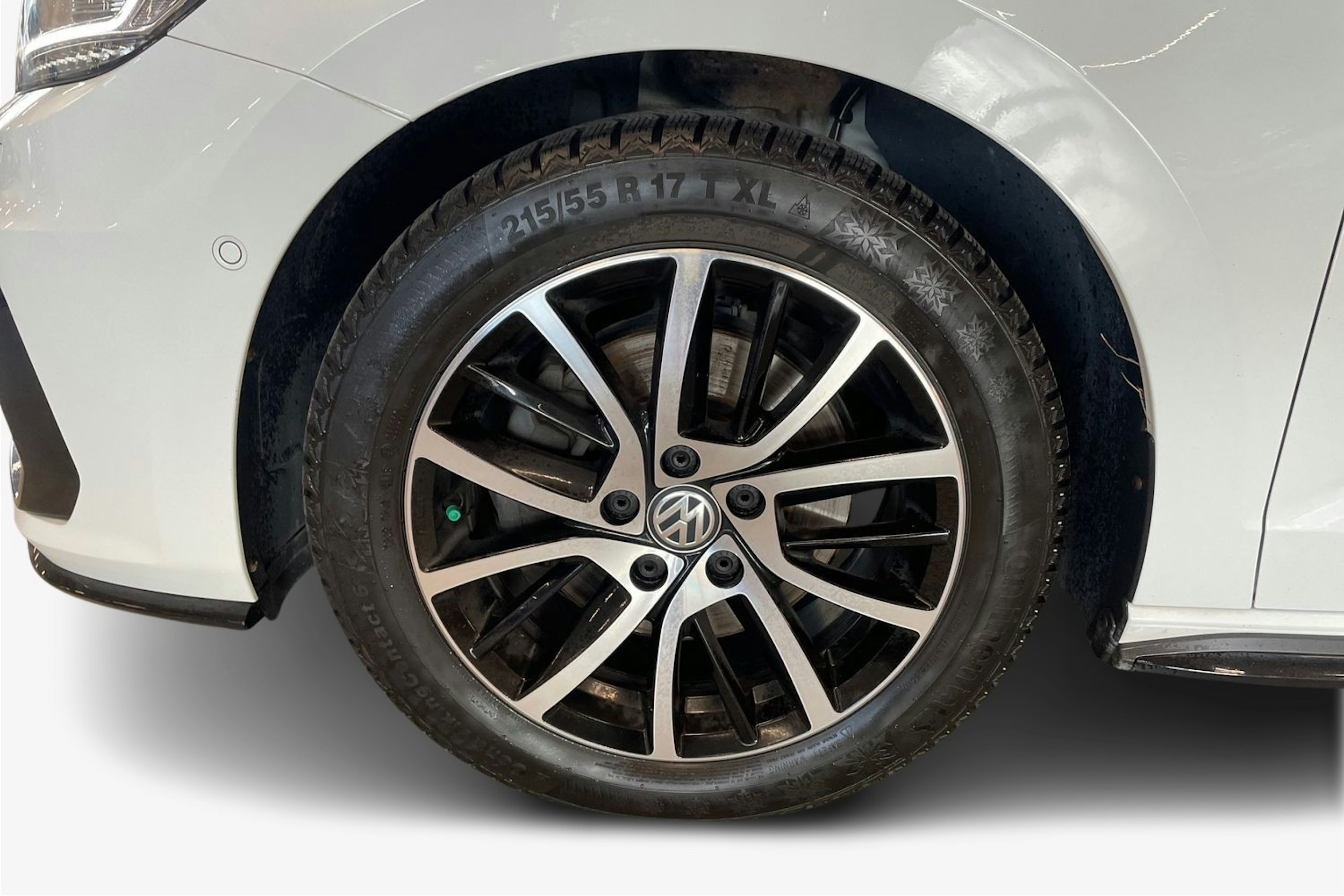 valkoinen Volkswagen Touran 2019 kuva 11.