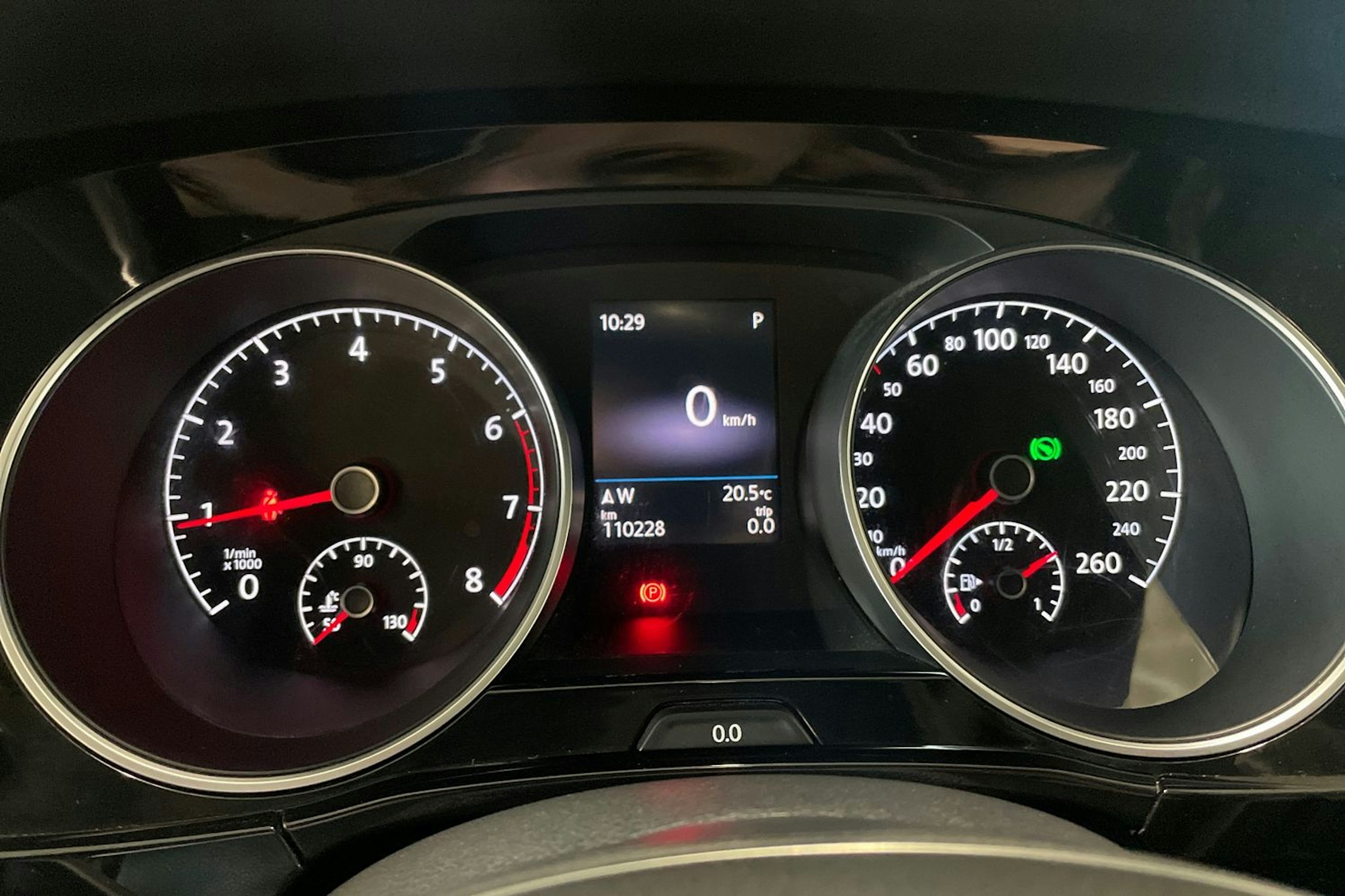 valkoinen Volkswagen Touran 2019 kuva 17.