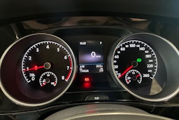 valkoinen Volkswagen Touran 2019 kuva 17.