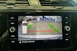 valkoinen Volkswagen Touran 2019 kuva 19.