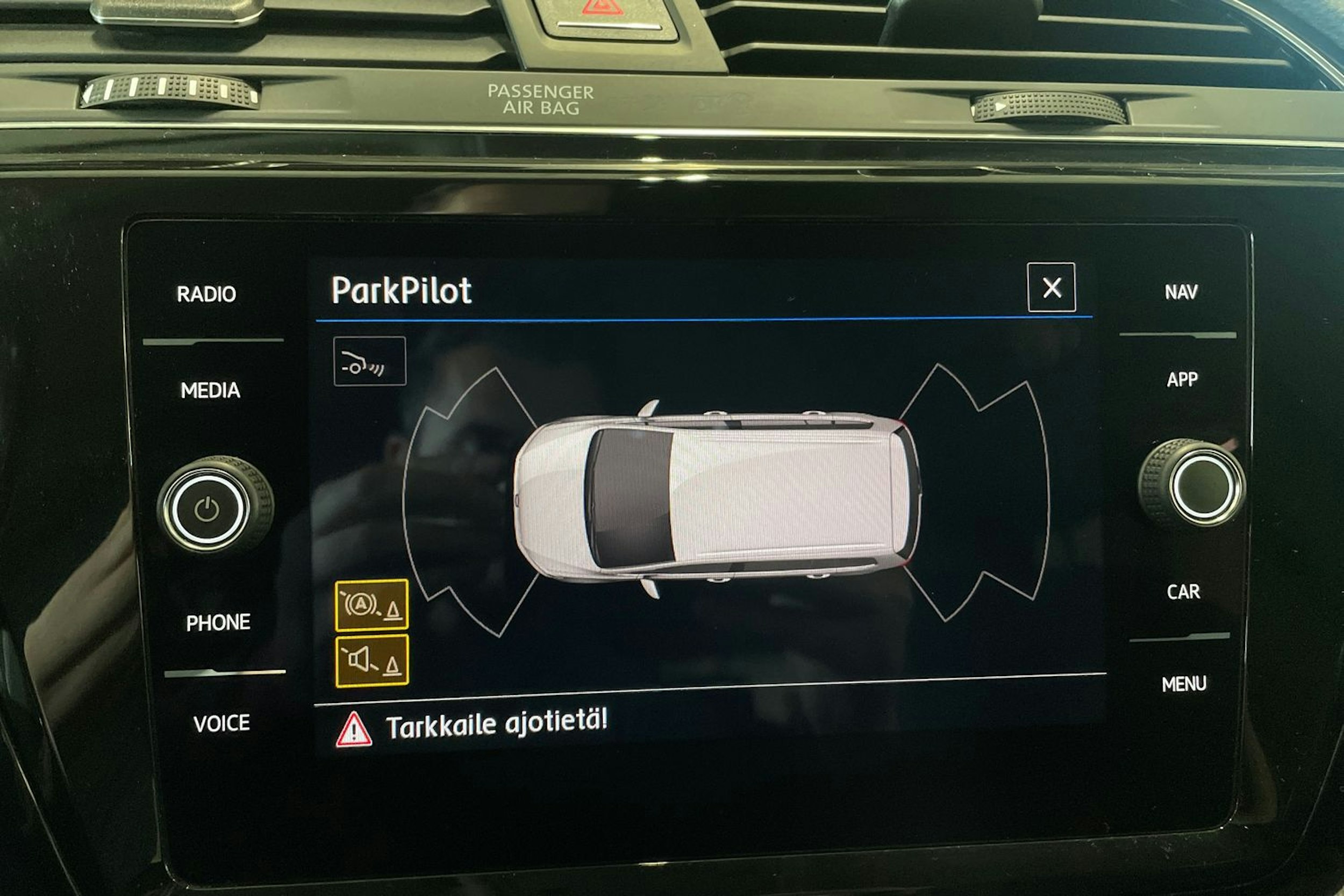 valkoinen Volkswagen Touran 2019 kuva 20.