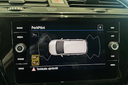 valkoinen Volkswagen Touran 2019 kuva 20.