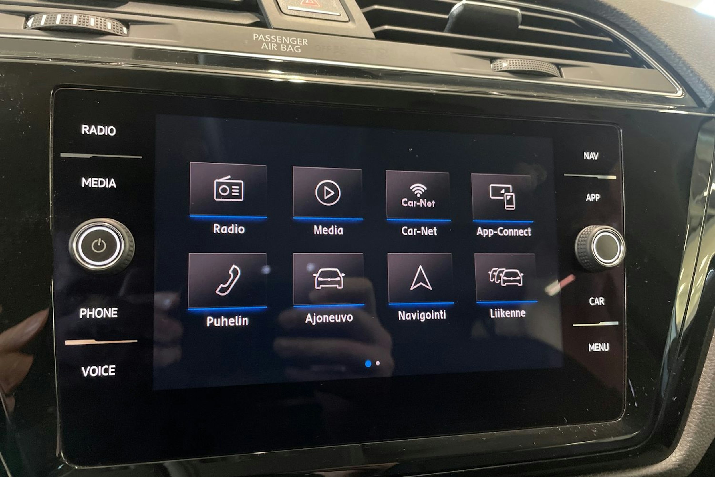 valkoinen Volkswagen Touran 2019 kuva 21.