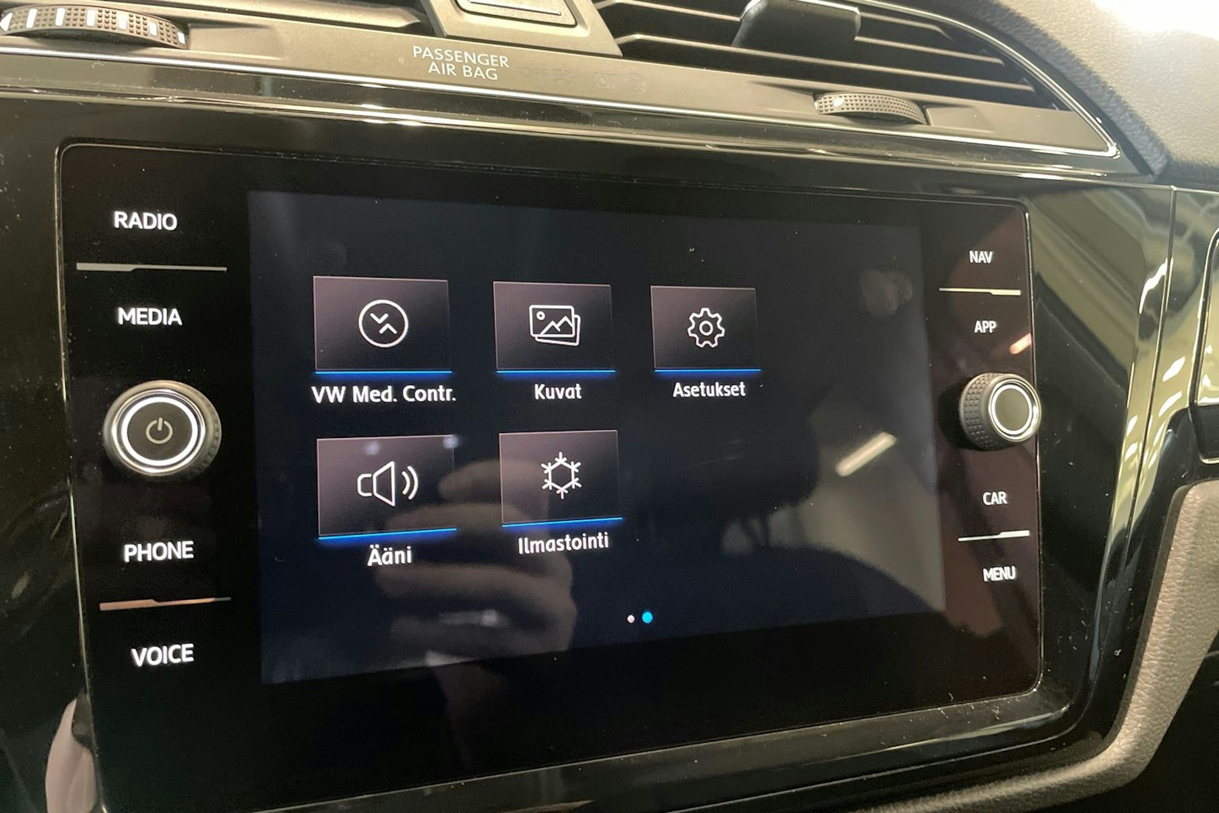 valkoinen Volkswagen Touran 2019 kuva 22.