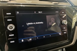 valkoinen Volkswagen Touran 2019 kuva 23.