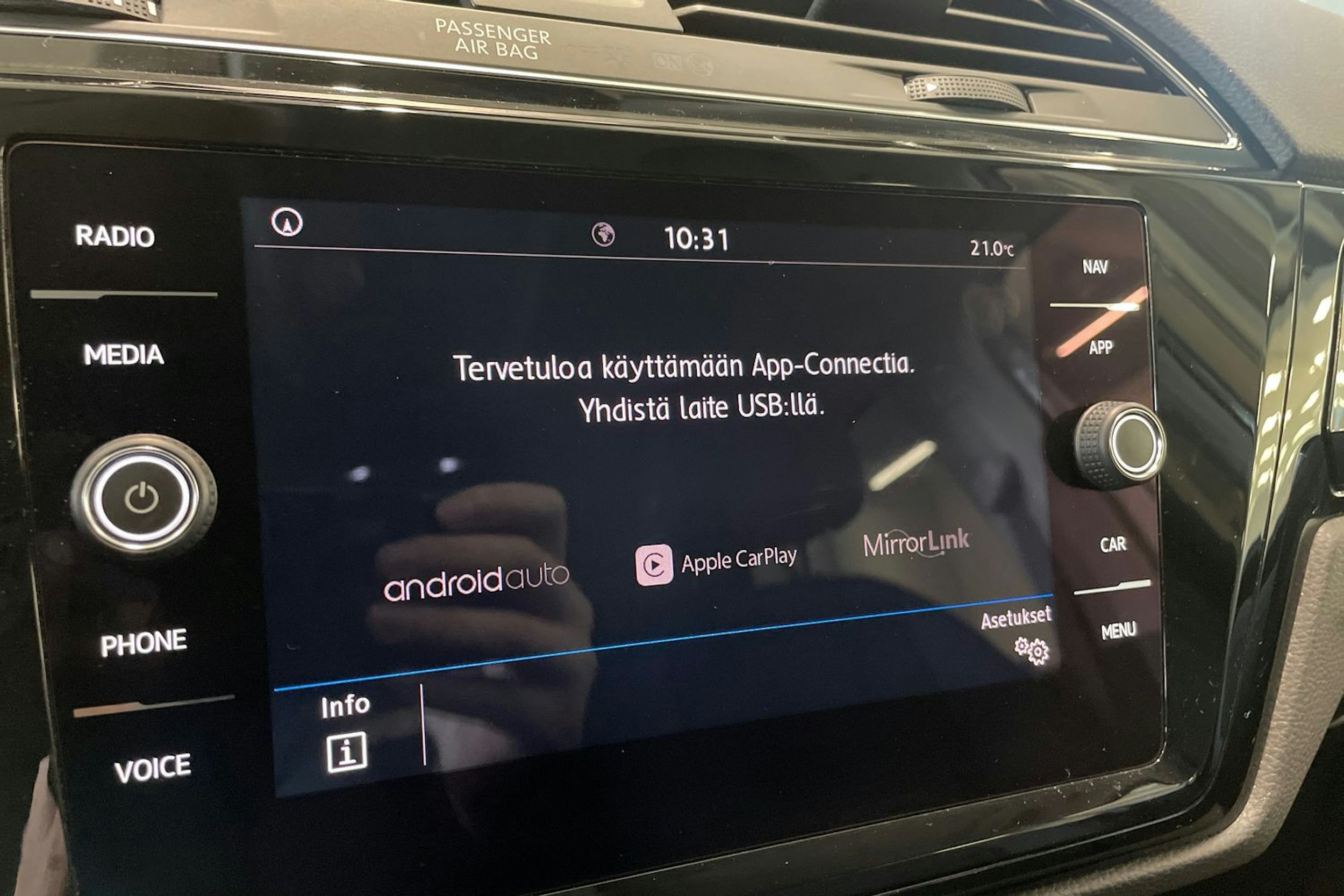 valkoinen Volkswagen Touran 2019 kuva 24.