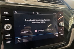 valkoinen Volkswagen Touran 2019 kuva 24.