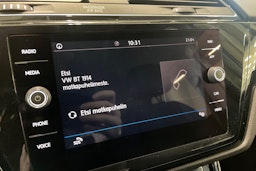 valkoinen Volkswagen Touran 2019 kuva 25.