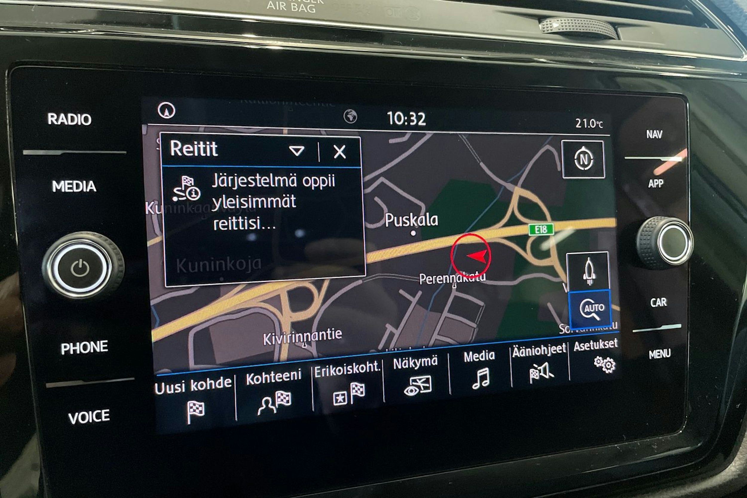 valkoinen Volkswagen Touran 2019 kuva 27.