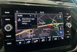 valkoinen Volkswagen Touran 2019 kuva 27.