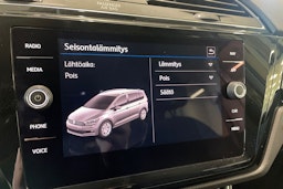 valkoinen Volkswagen Touran 2019 kuva 28.
