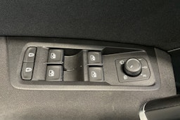 valkoinen Volkswagen Touran 2019 kuva 33.