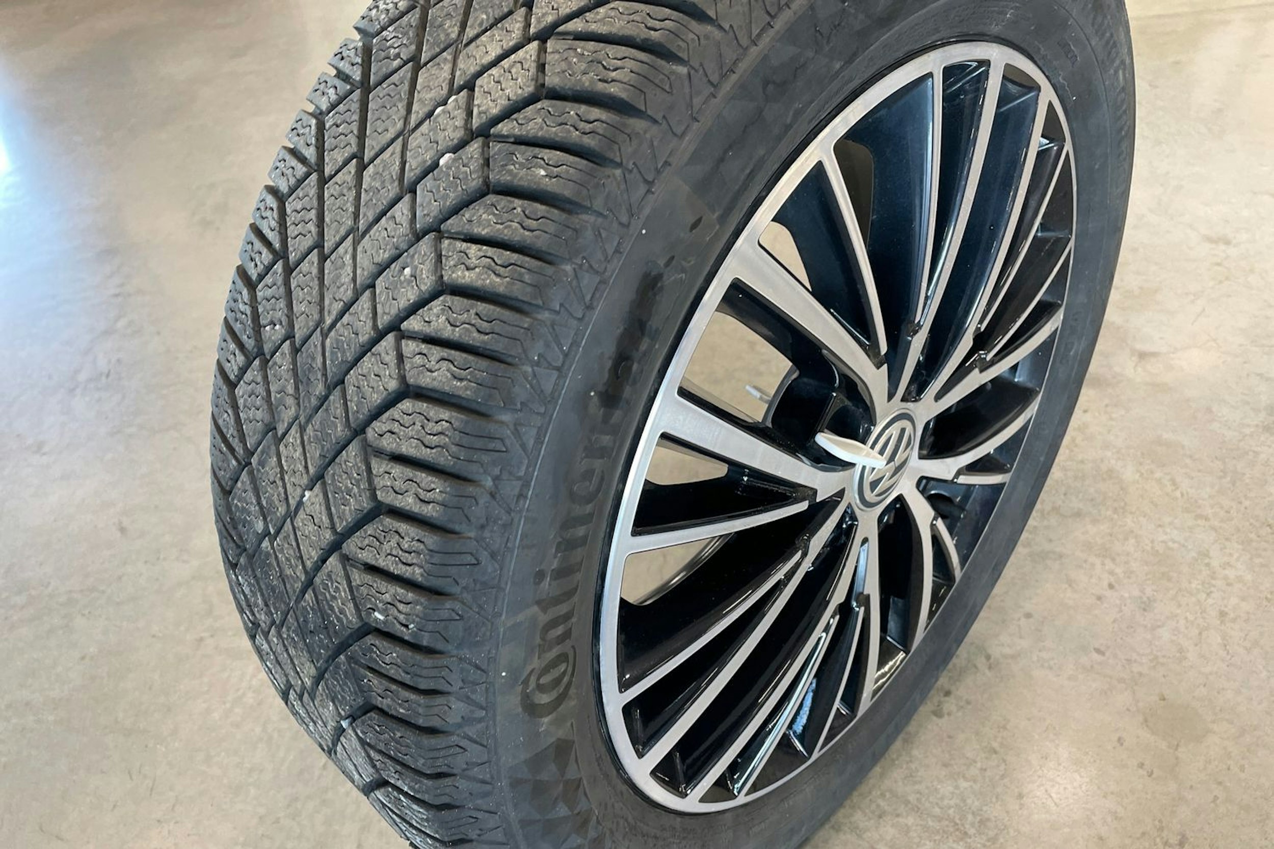 valkoinen Volkswagen Touran 2019 kuva 36.