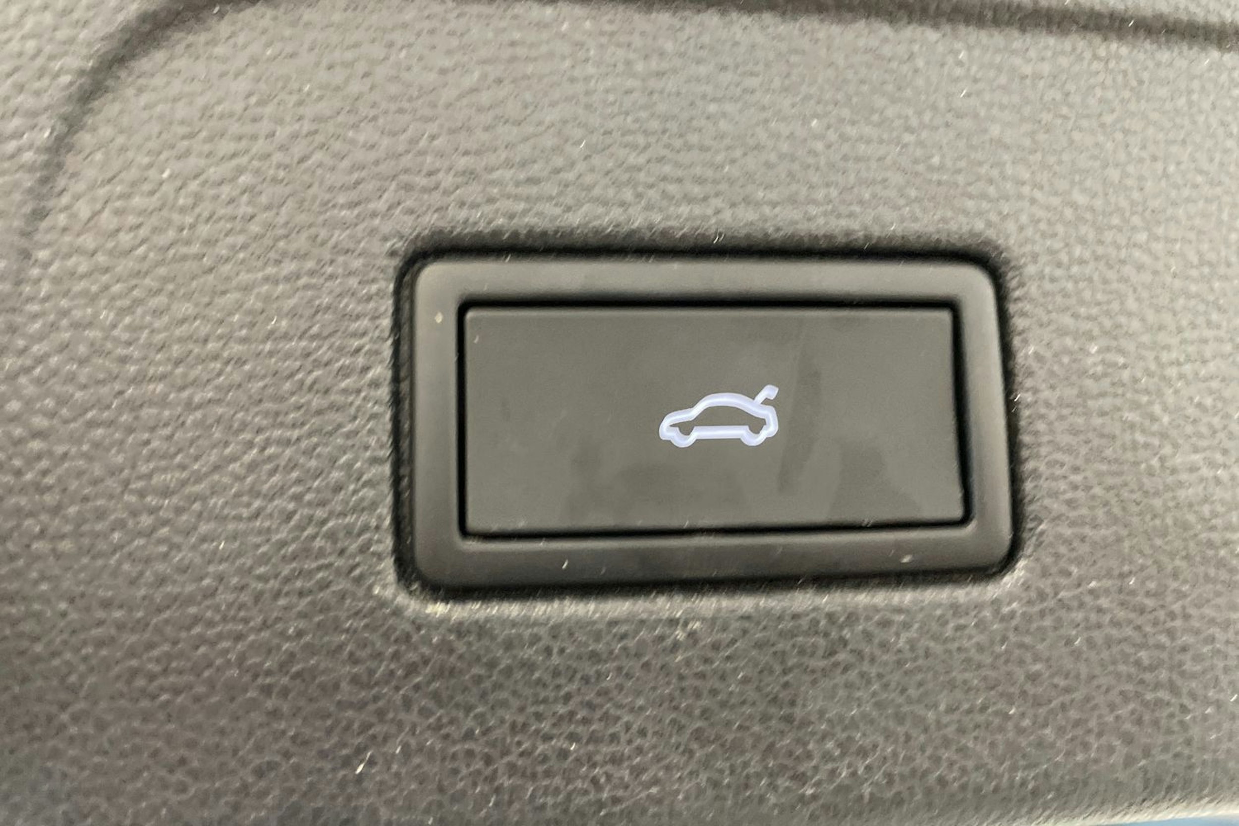 valkoinen Volkswagen Touran 2019 kuva 37.