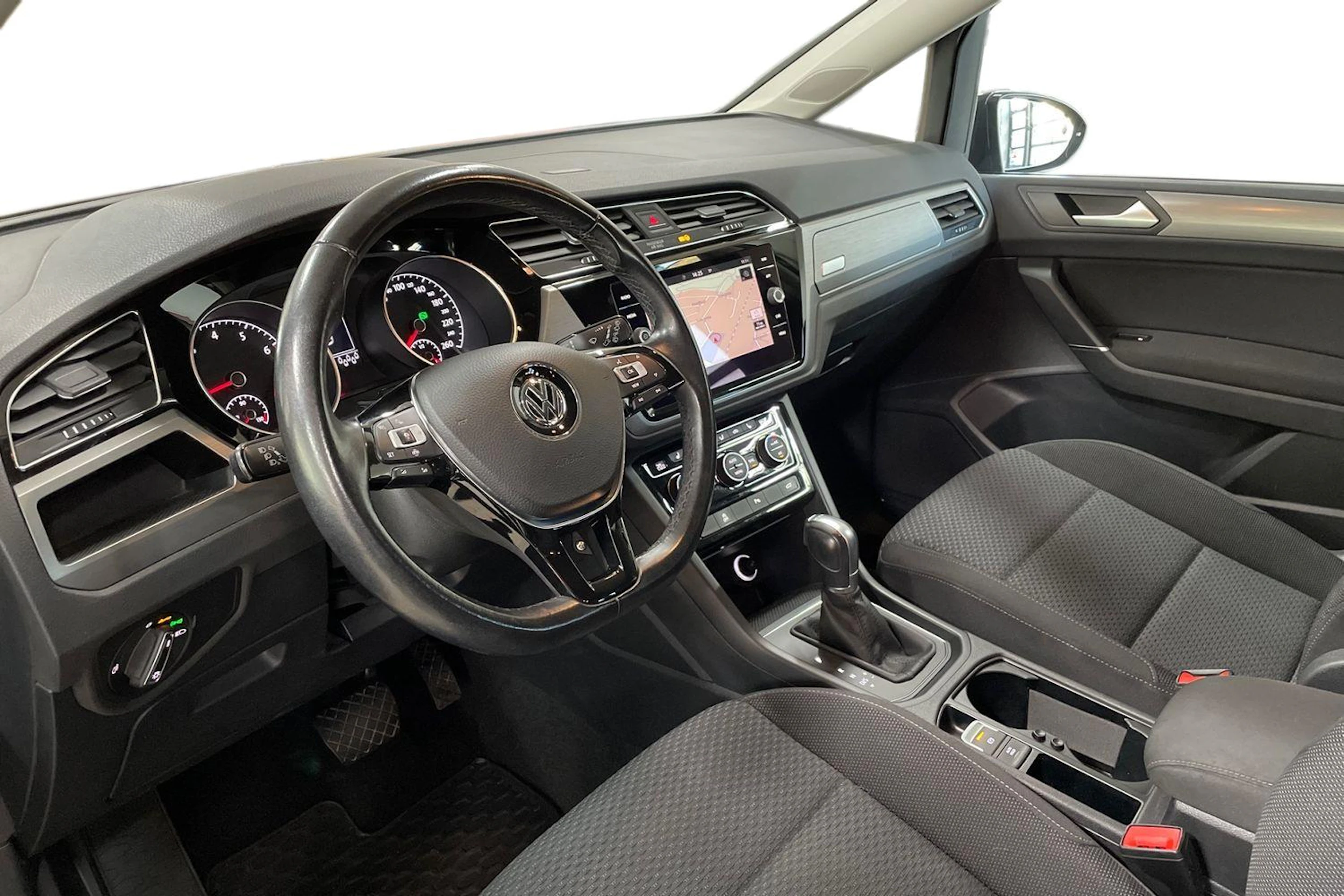 Harmaa Volkswagen TOURAN 2019 kuva 6.
