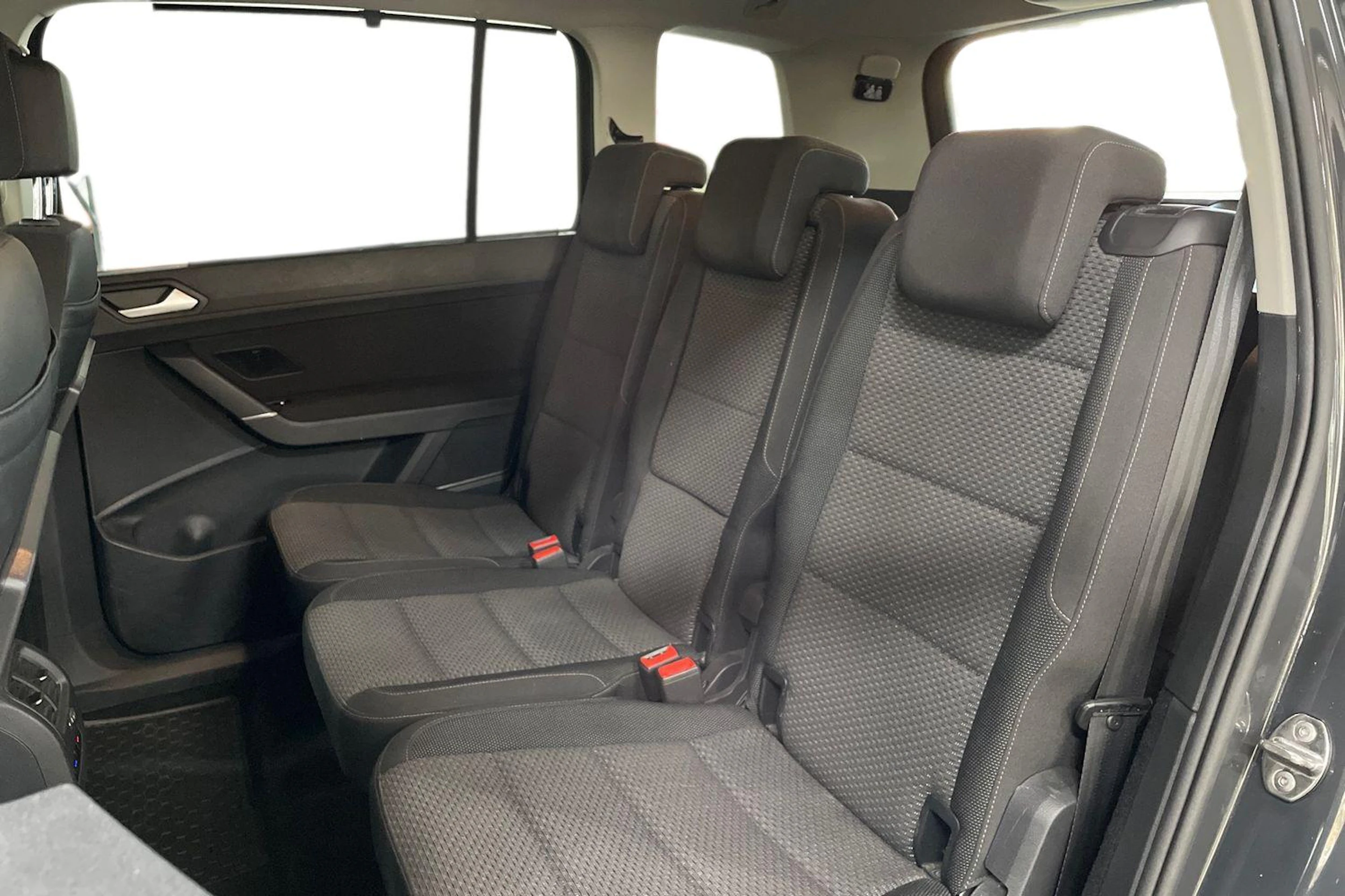 Harmaa Volkswagen TOURAN 2019 kuva 8.