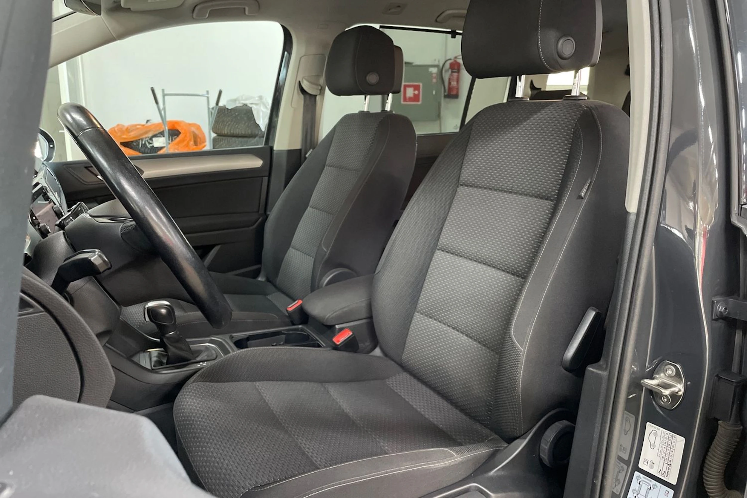 Harmaa Volkswagen TOURAN 2019 kuva 11.