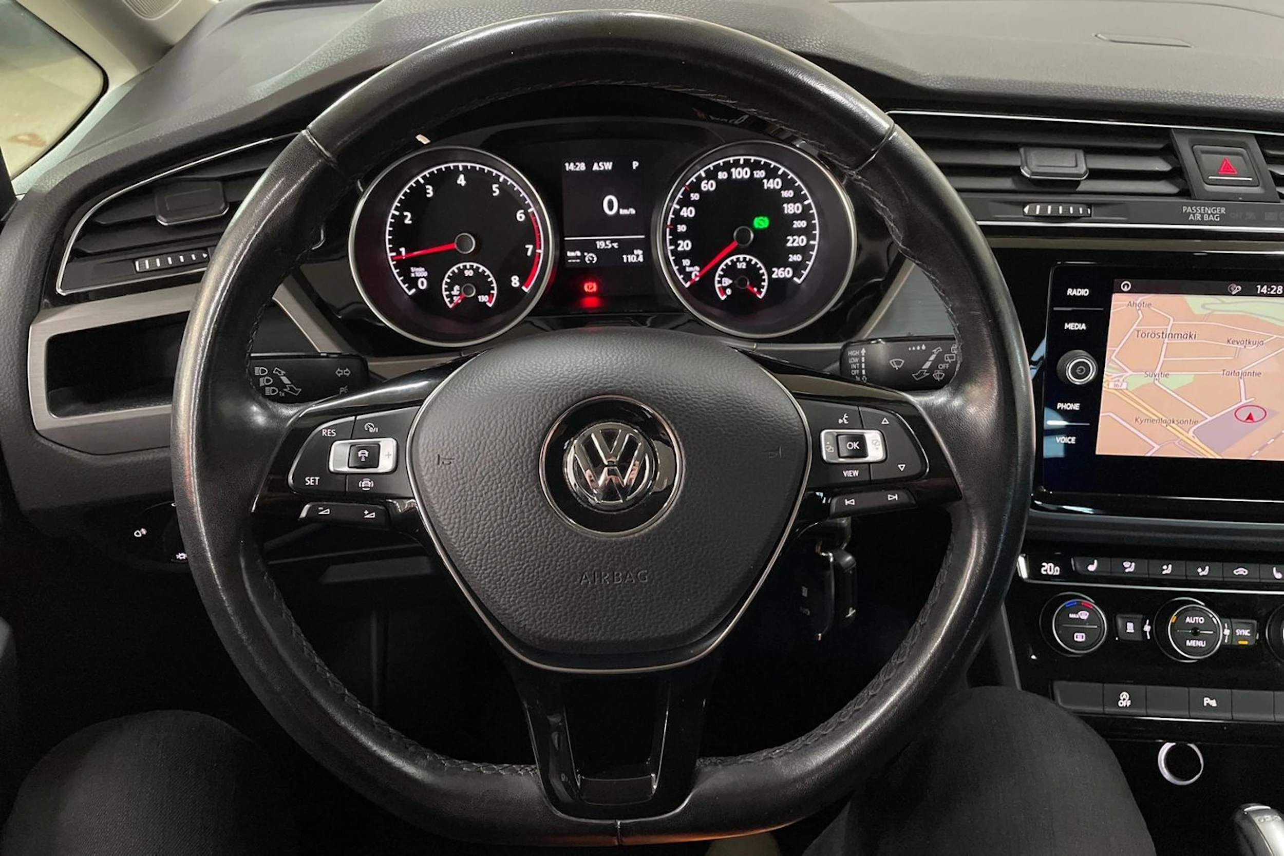 Harmaa Volkswagen TOURAN 2019 kuva 12.