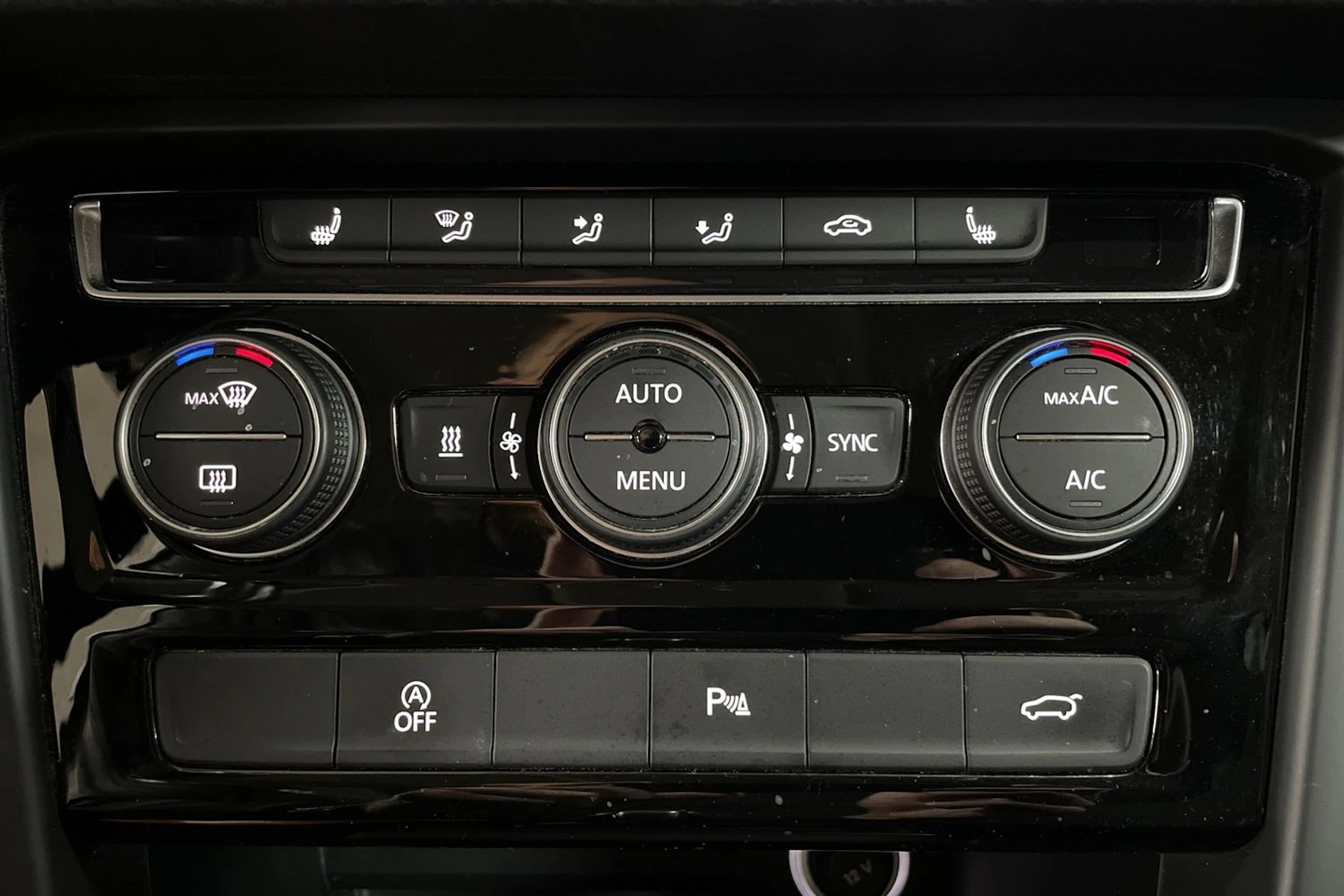 Harmaa Volkswagen TOURAN 2019 kuva 26.