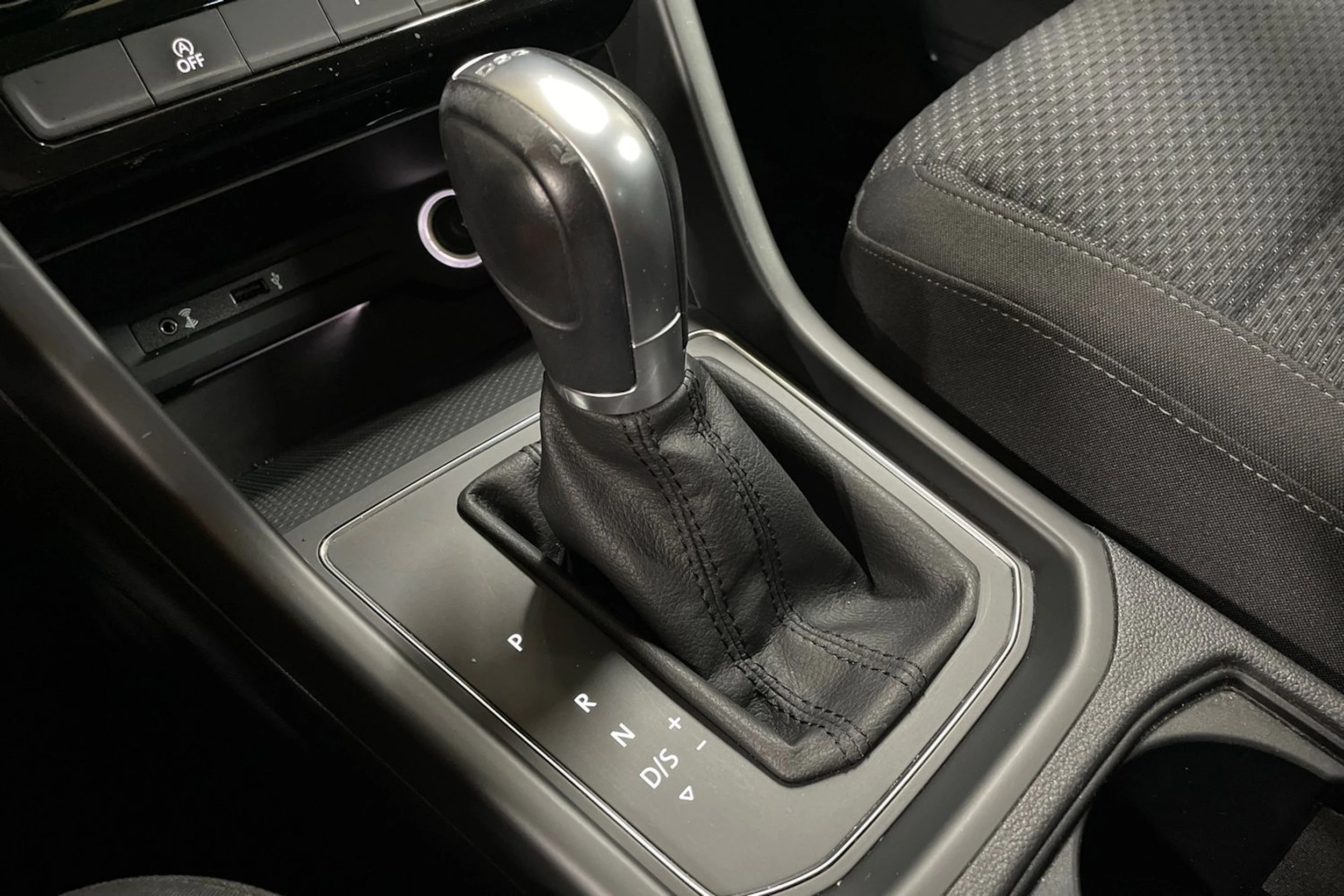 Harmaa Volkswagen TOURAN 2019 kuva 27.
