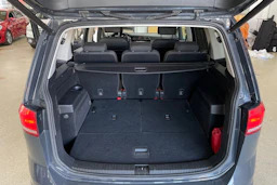 Harmaa Volkswagen TOURAN 2019 kuva 29.