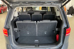 Harmaa Volkswagen TOURAN 2019 kuva 30.