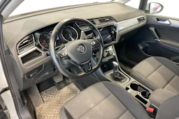 Valkoinen Volkswagen TOURAN 2019 kuva 3.