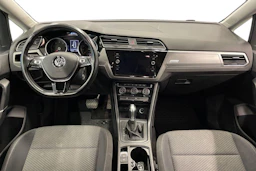 Valkoinen Volkswagen TOURAN 2019 kuva 7.