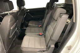 Valkoinen Volkswagen TOURAN 2019 kuva 8.