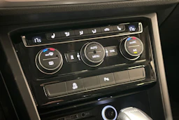 Valkoinen Volkswagen TOURAN 2019 kuva 12.