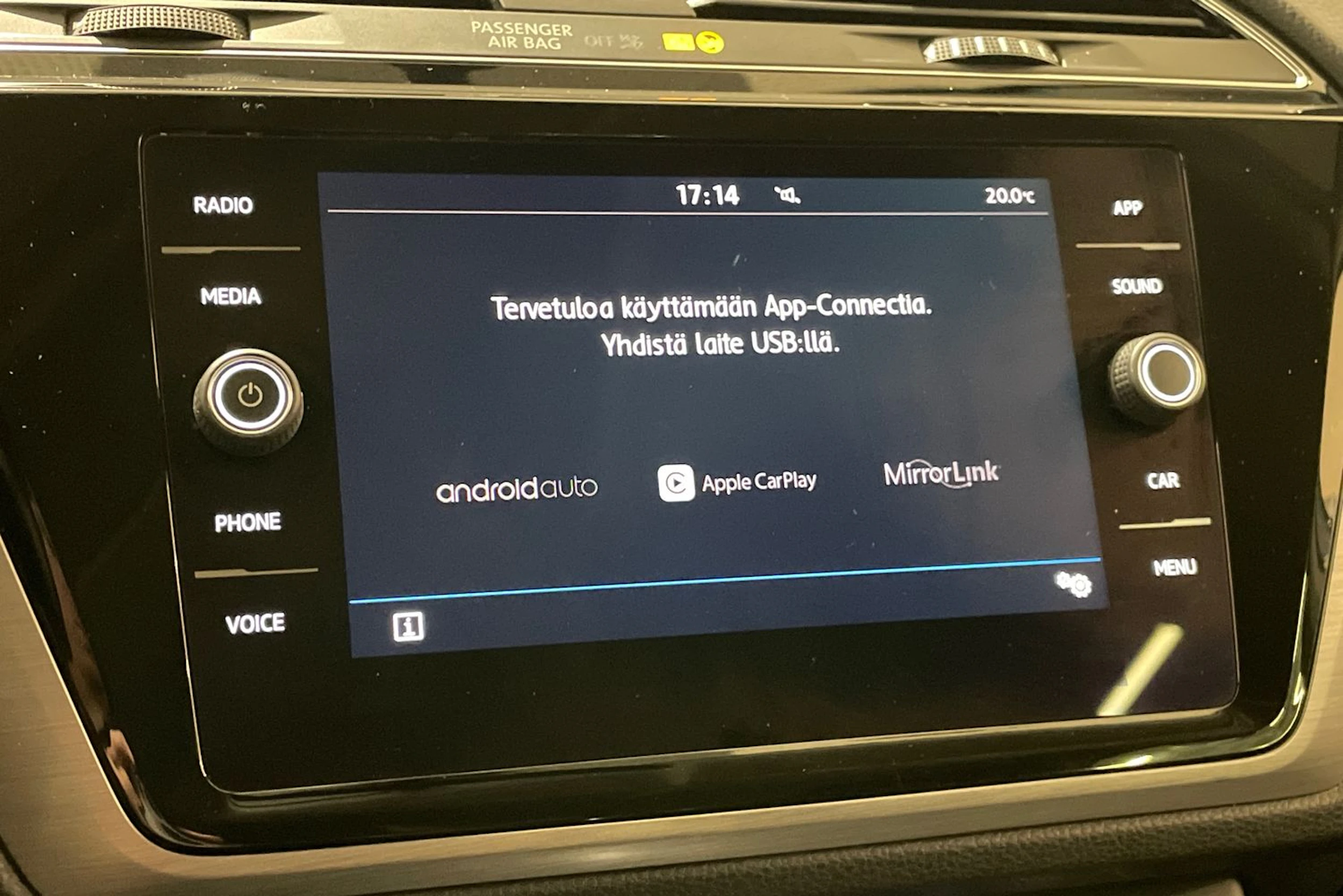 Valkoinen Volkswagen TOURAN 2019 kuva 13.