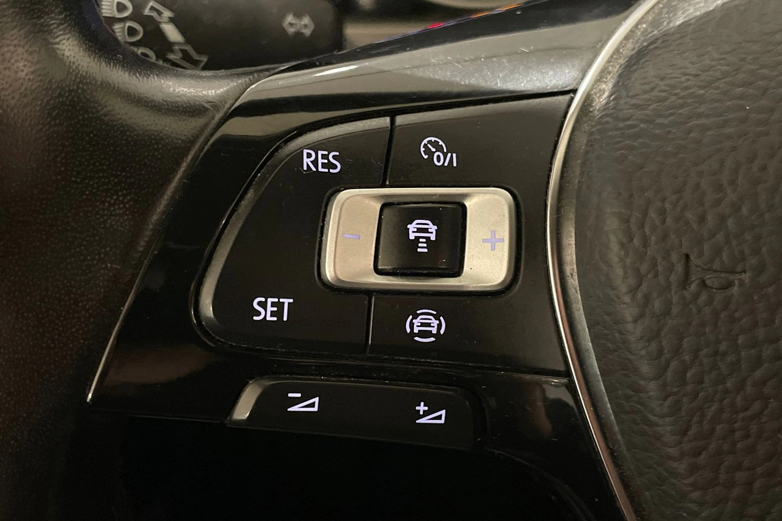Valkoinen Volkswagen TOURAN 2019 kuva 17.