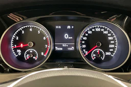 Valkoinen Volkswagen TOURAN 2019 kuva 18.