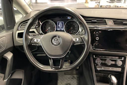 Valkoinen Volkswagen TOURAN 2019 kuva 20.