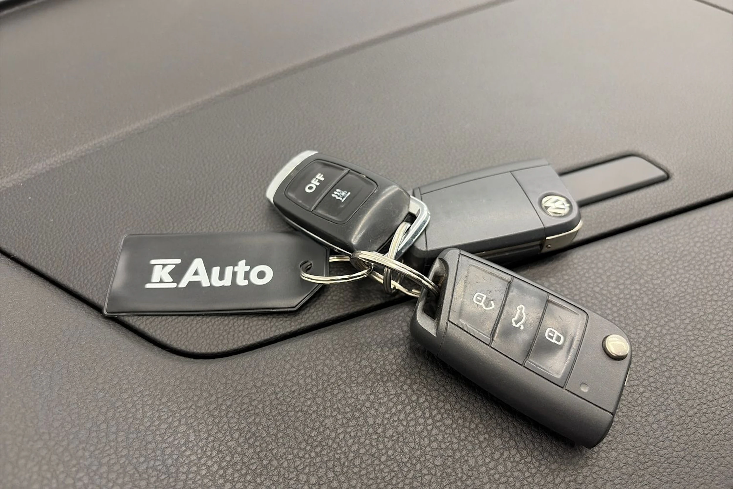Valkoinen Volkswagen TOURAN 2019 kuva 29.