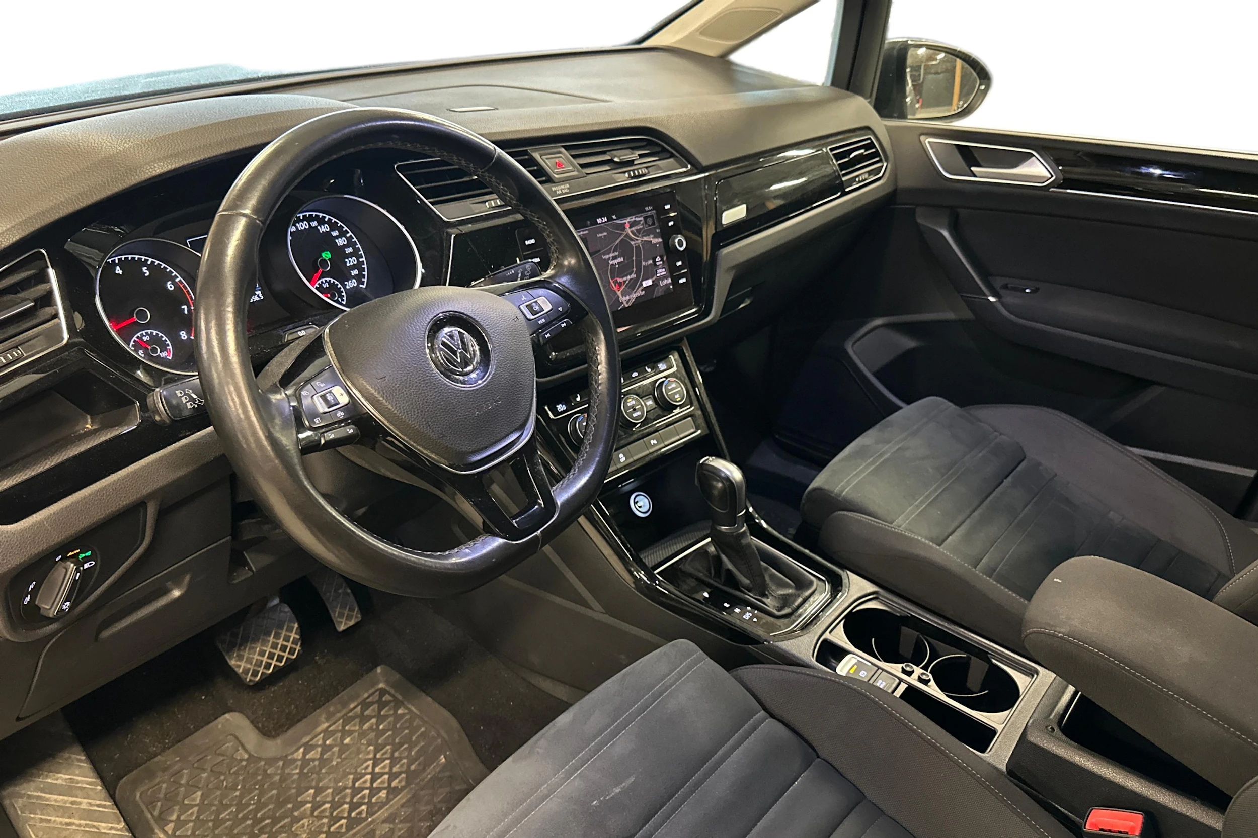met. harmaa Volkswagen Touran 2019 kuva 3.