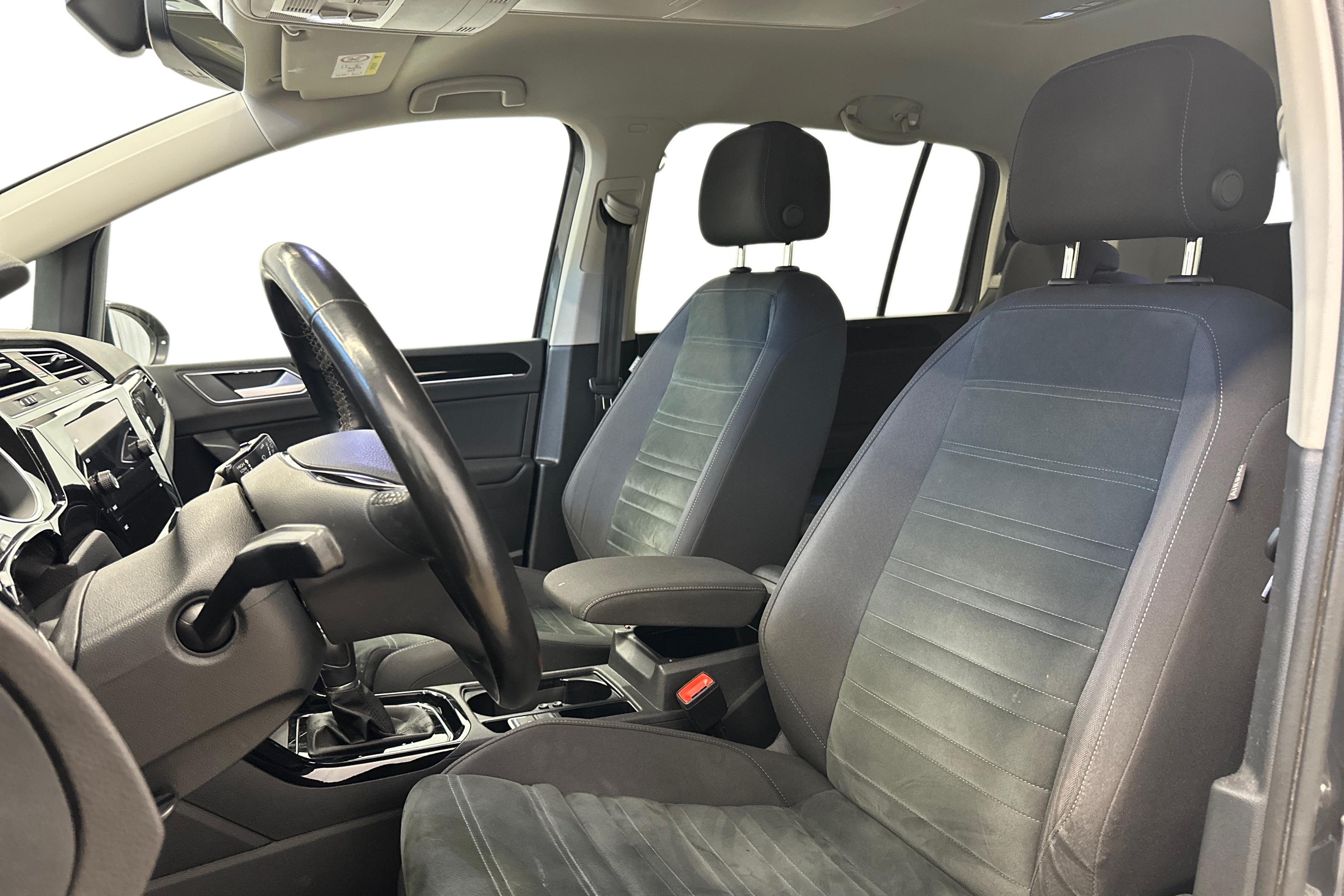 Volkswagen Touran 2019, kuva 6/28