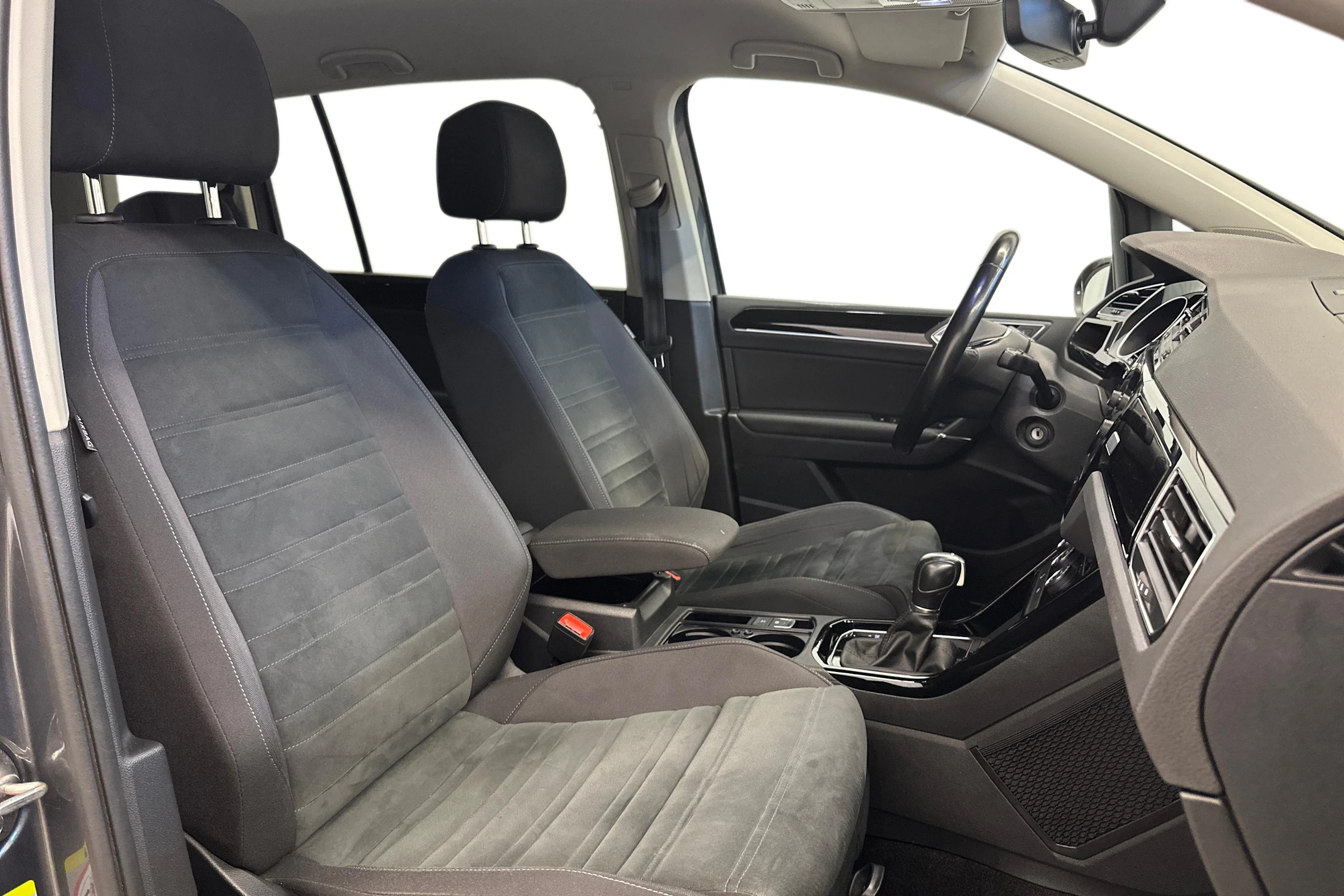 met. harmaa Volkswagen Touran 2019 kuva 7.