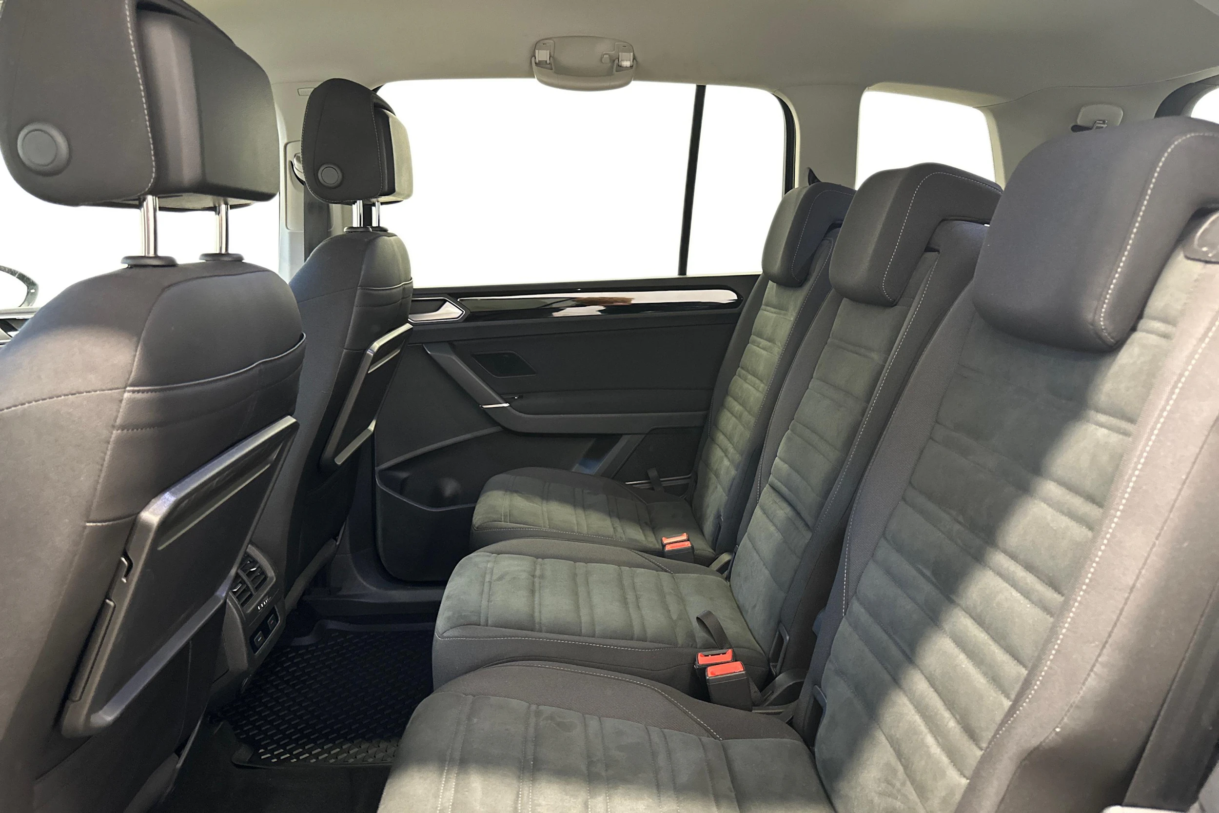 met. harmaa Volkswagen Touran 2019 kuva 8.