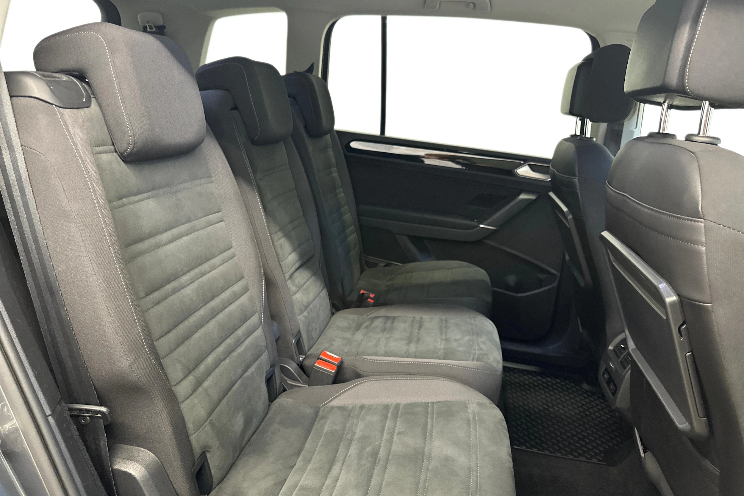 met. harmaa Volkswagen Touran 2019 kuva 9.
