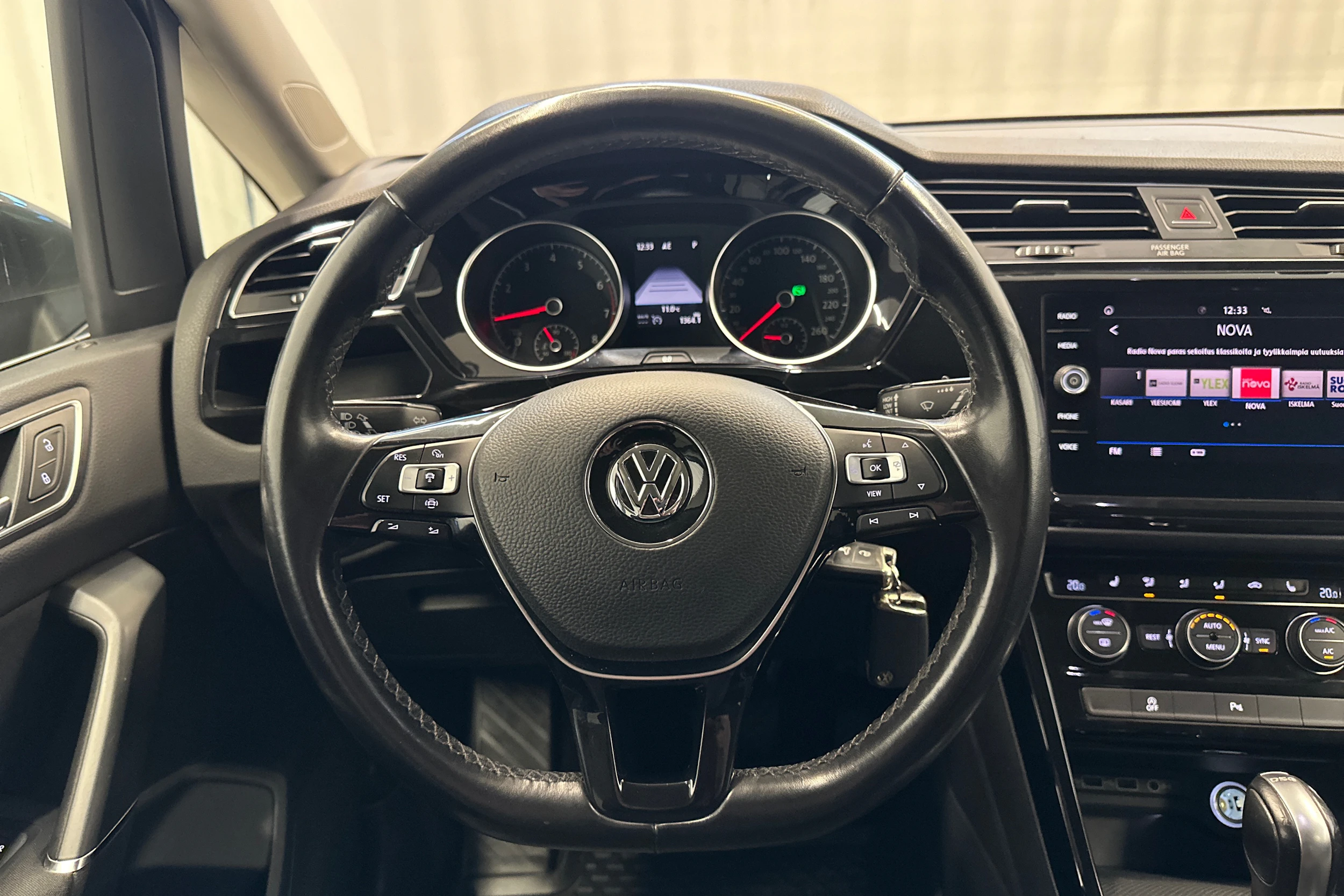 met. harmaa Volkswagen Touran 2019 kuva 12.