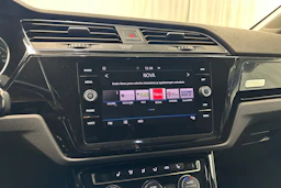 met. harmaa Volkswagen Touran 2019 kuva 16.