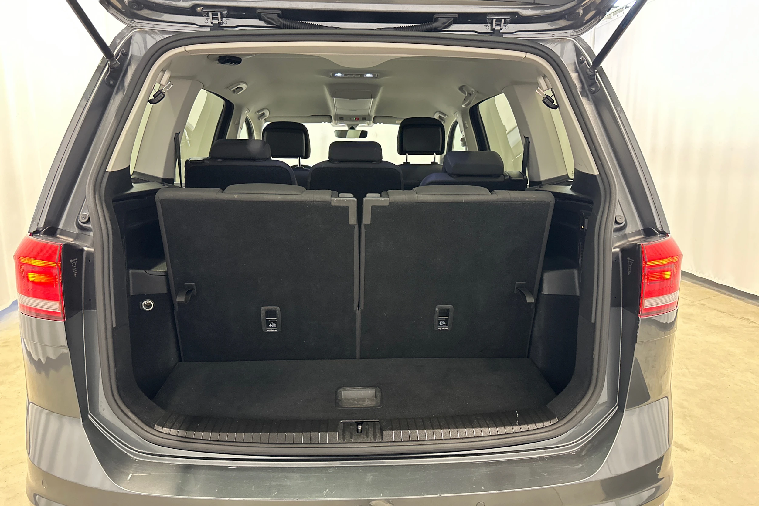 met. harmaa Volkswagen Touran 2019 kuva 25.