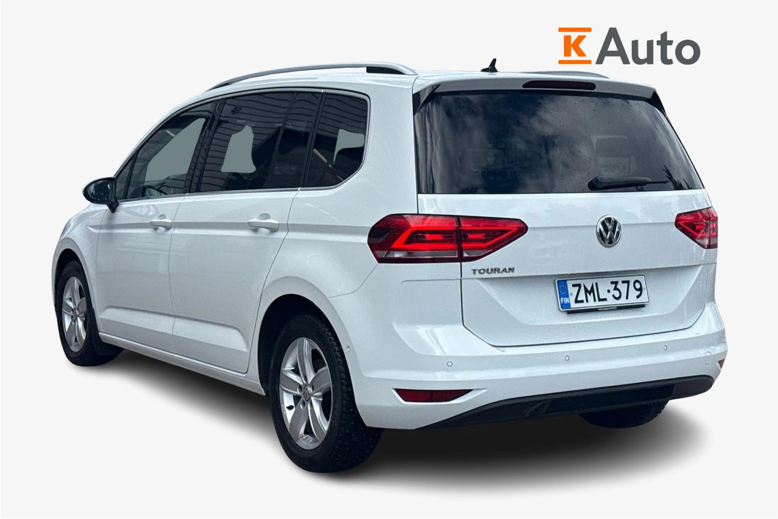 Valkoinen Volkswagen TOURAN 2019 kuva 2.