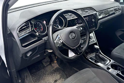Valkoinen Volkswagen TOURAN 2019 kuva 3.