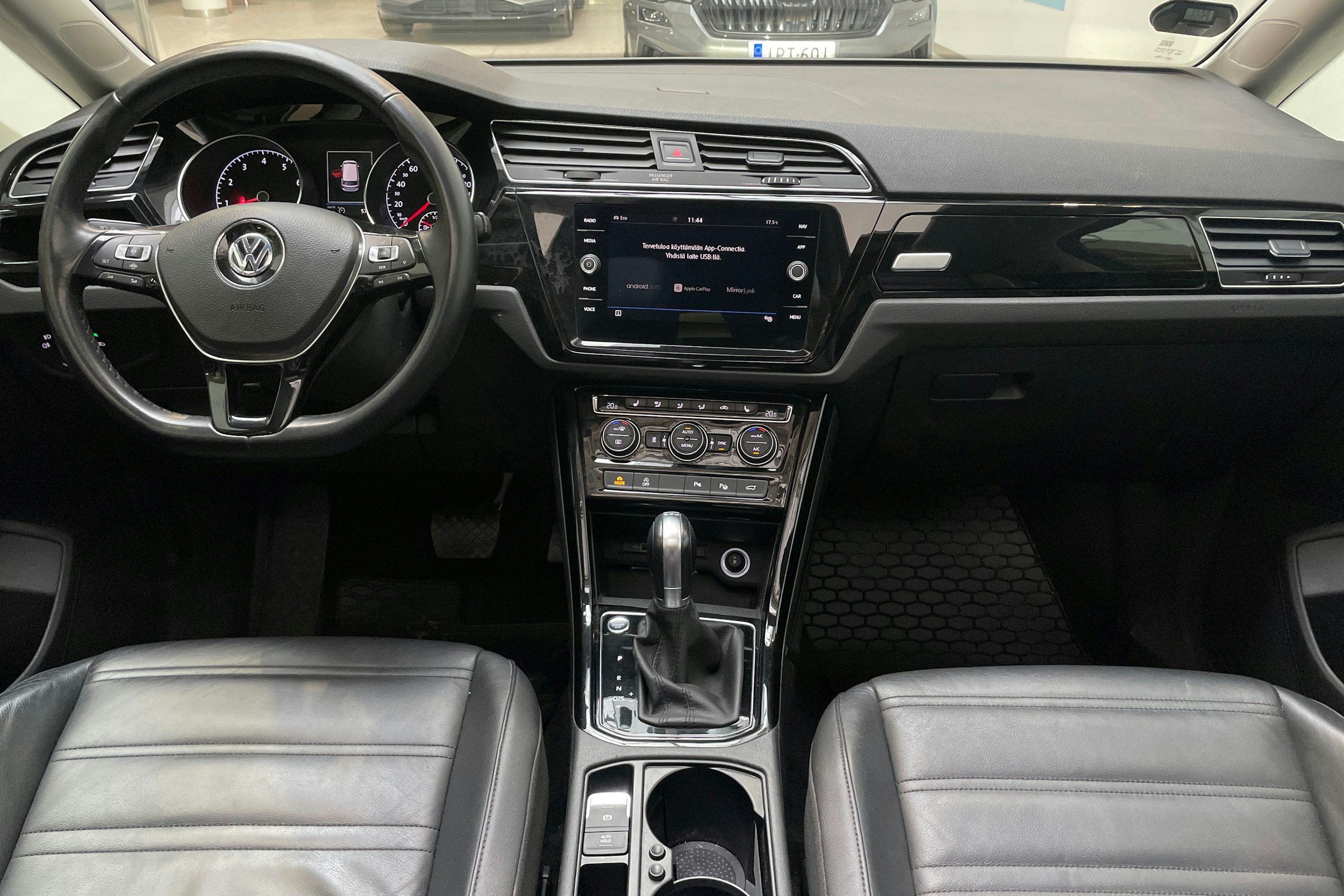 sininen Volkswagen Touran 2019 kuva 7.