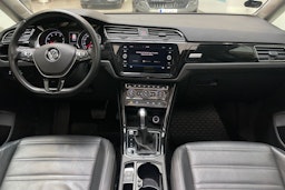 sininen Volkswagen Touran 2019 kuva 7.